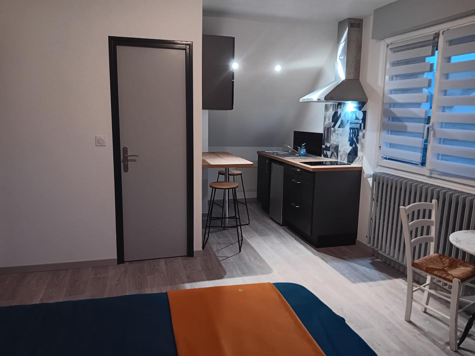 Studio Est Proche Centre Ville Loudéac Εξωτερικό φωτογραφία